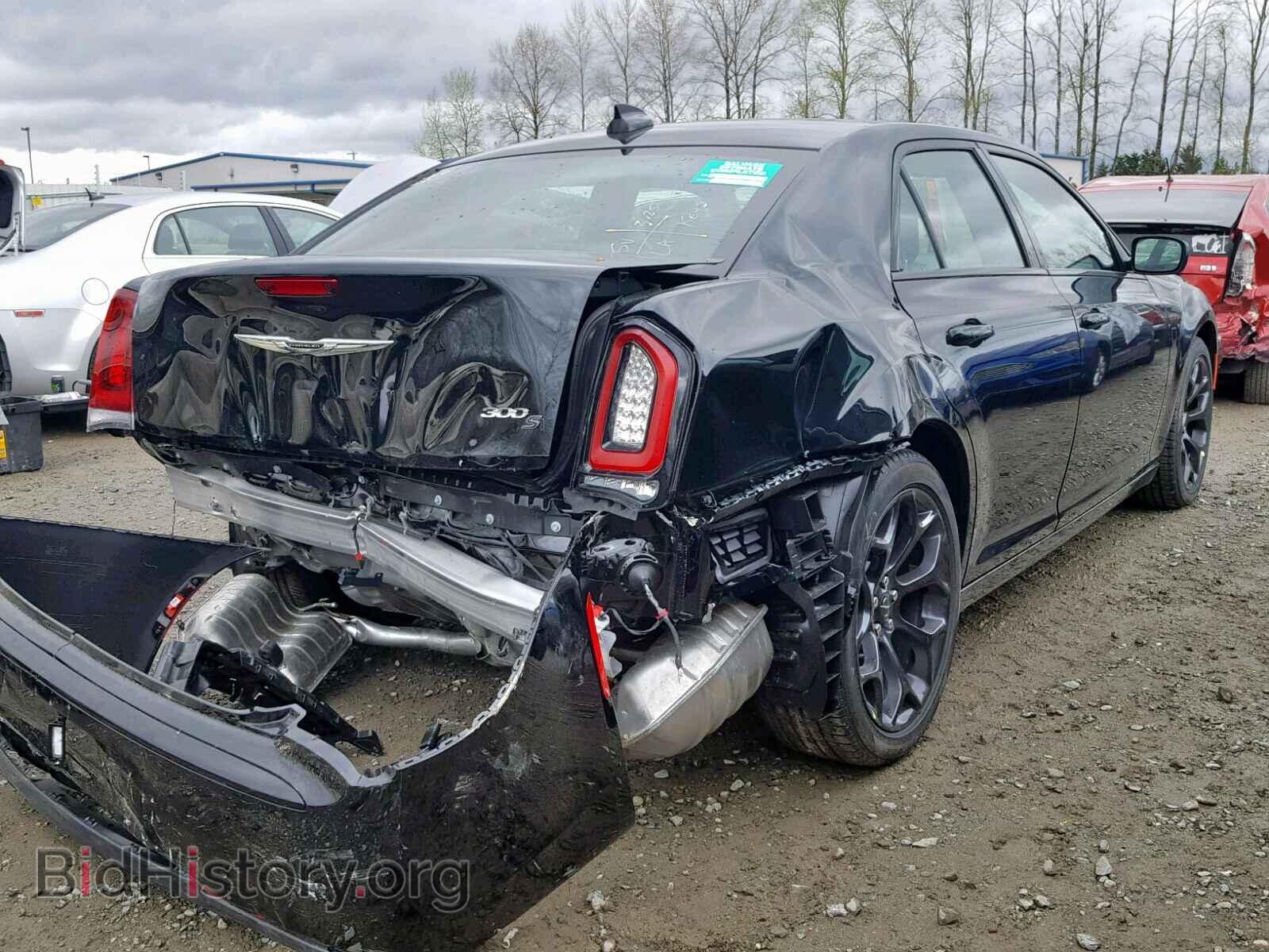 2019 CHRYSLER 300 - VIN: 2C3CCABG1KH617883 - Фото 4