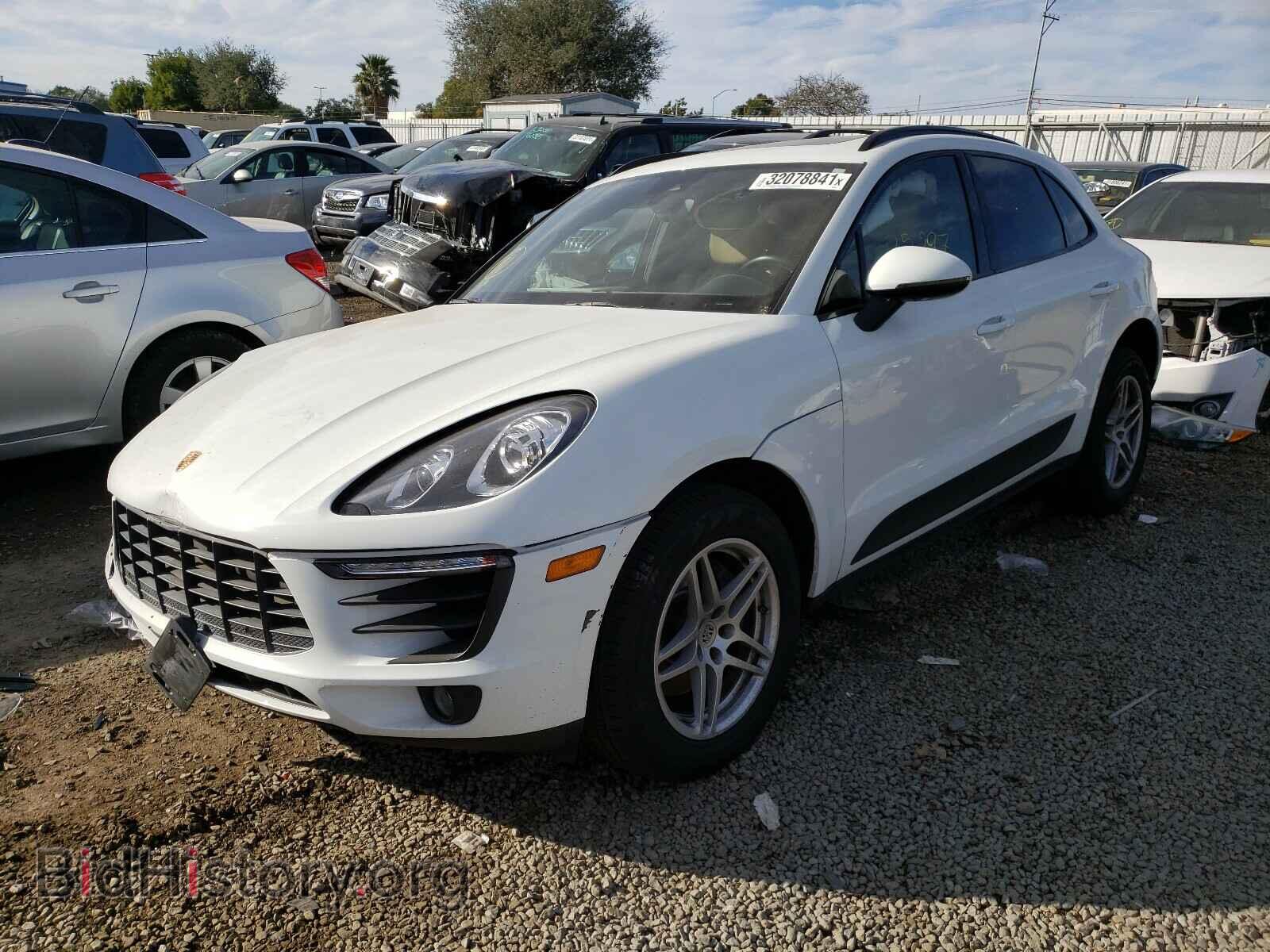 2017 PORSCHE MACAN - VIN: WP1AA2A54HLB03356 - Photo 2