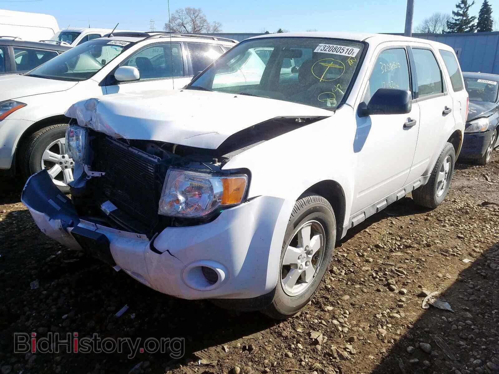2011 FORD ESCAPE - VIN: 1FMCU0C70BKB35976 - Фото 2
