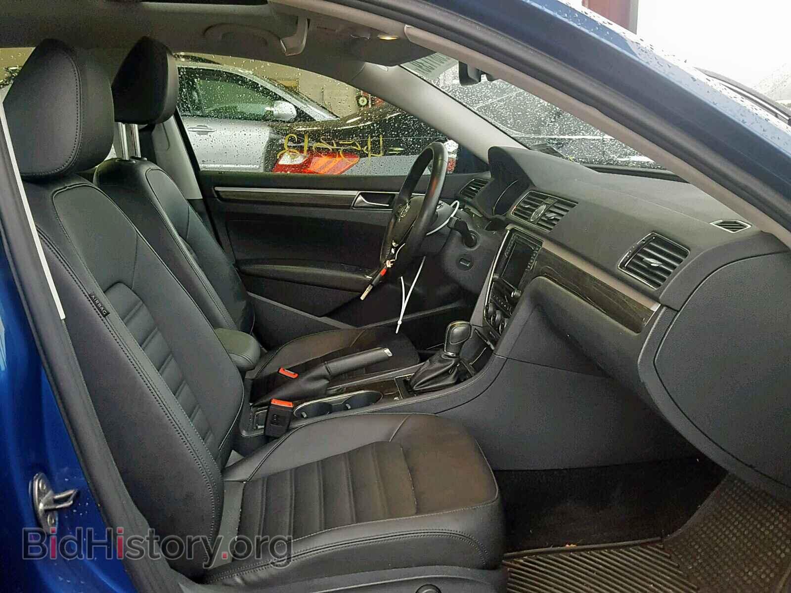 2017 VOLKSWAGEN PASSAT - VIN: 1VWCT7A33HC015797 - Фото 5