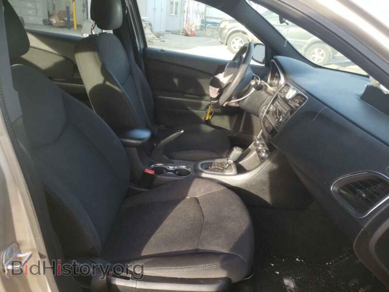 2013 Chrysler 200 (VIN 1C3CCBAB1DN671965) — фото 5 из 10