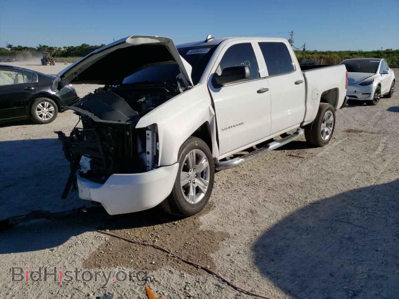 2018 CHEVROLET SILVERADO - VIN: 3GCPCPECXJG582199 - Фото 2