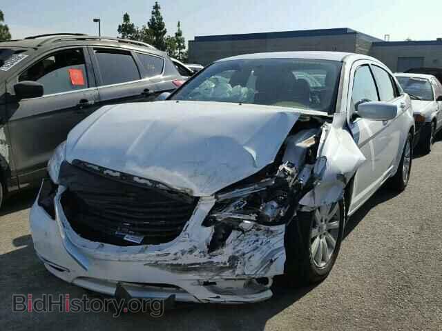 2013 CHRYSLER 200 - VIN: 1C3CCBBG1DN635347 - Фото 2