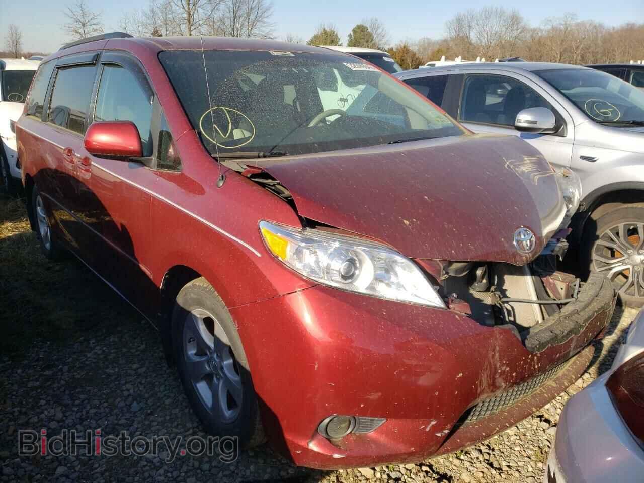 Photo 5TDKK3DC8BS097571 - TOYOTA SIENNA 2011