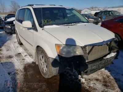 2010 Chrysler MINIVAN Town & COU, белый — VIN 2A4RR5D15AR228185, Copart