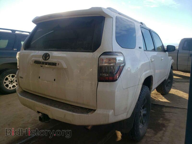 2017 Toyota 4RUNNER (VIN JTEBU5JR0H5482017) — фото 4 из 10