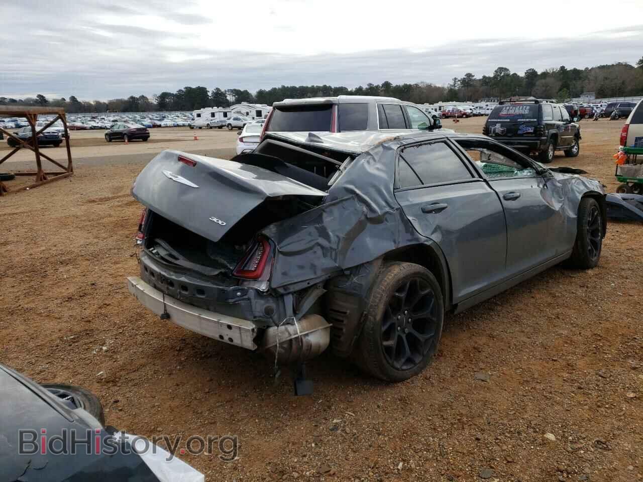 2019 CHRYSLER 300 - VIN: 2C3CCAAGXKH636871 - Фото 4