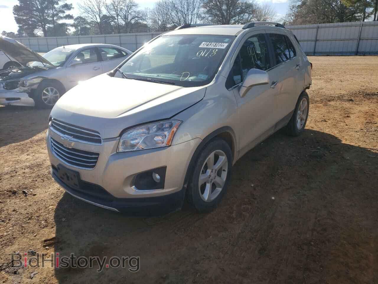 2016 CHEVROLET TRAX - VIN: 3GNCJMSB7GL130118 - Фото 2