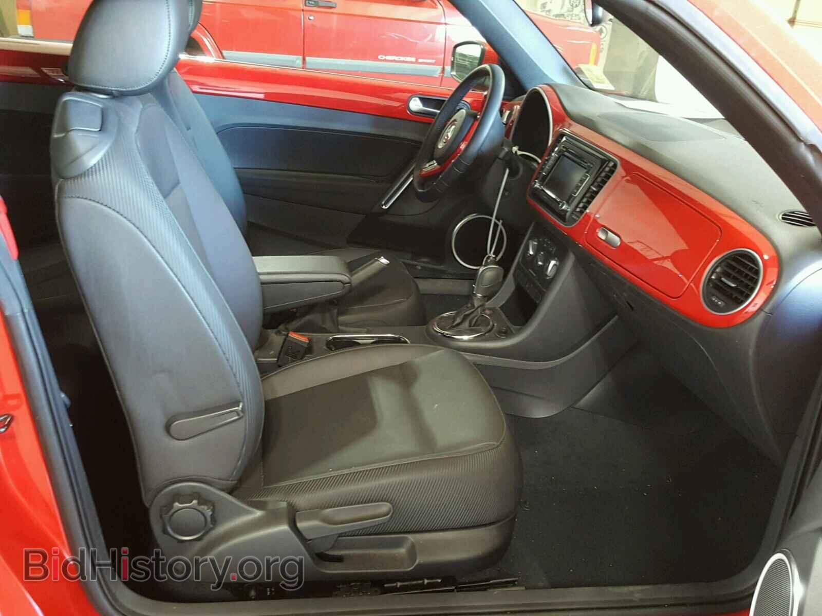 2014 VOLKSWAGEN BEETLE - VIN: 3VW507AT3EM813230 - Фото 5