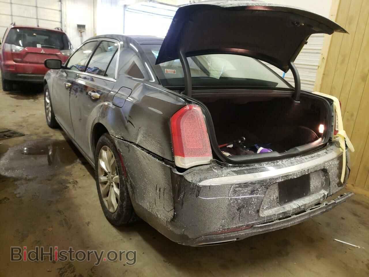 2016 CHRYSLER 300 - VIN: 2C3CCAKG0GH329179 - Фото 3