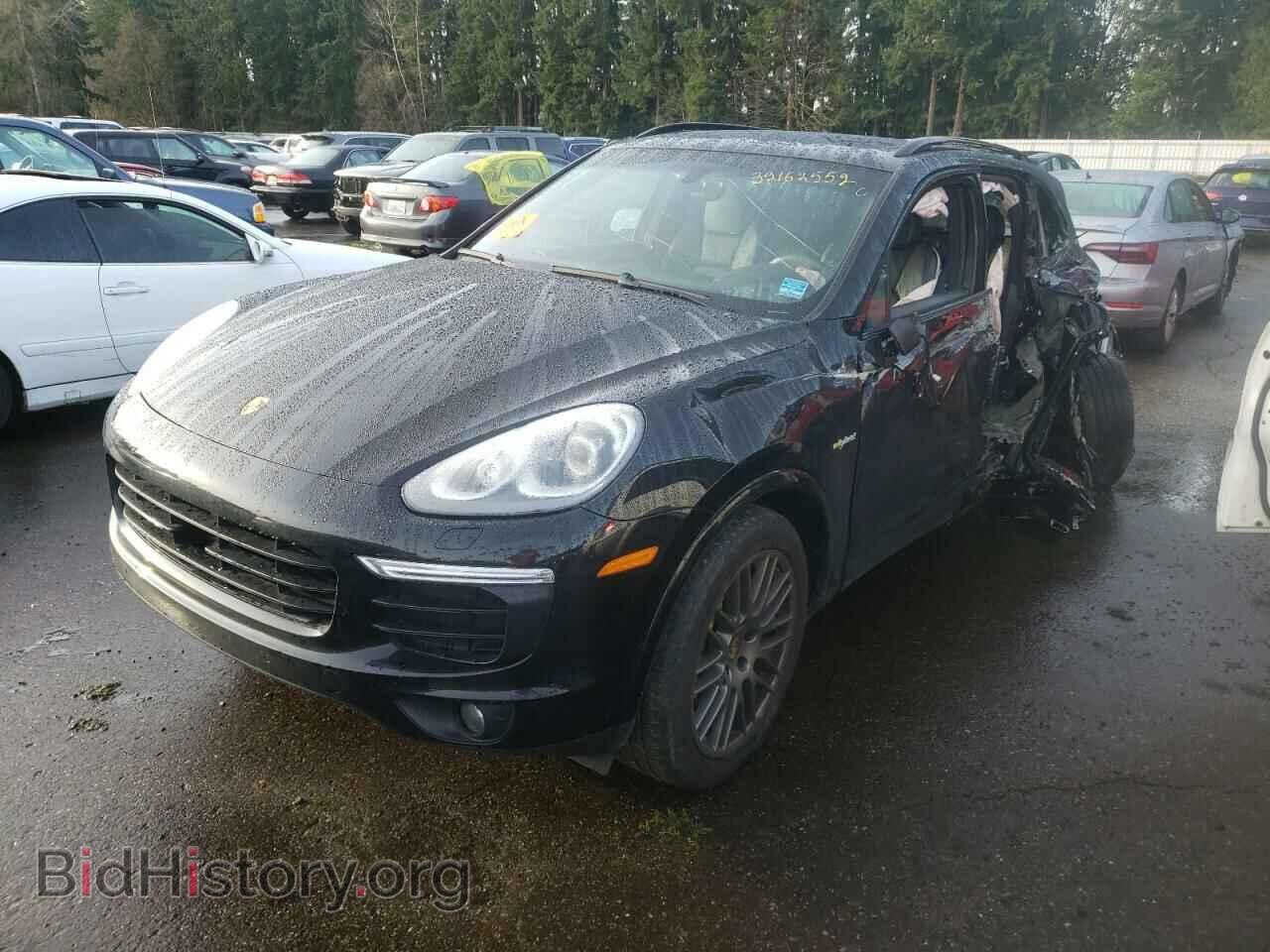 2017 PORSCHE CAYENNE - VIN: WP1AE2A23HLA73065 - Photo 2