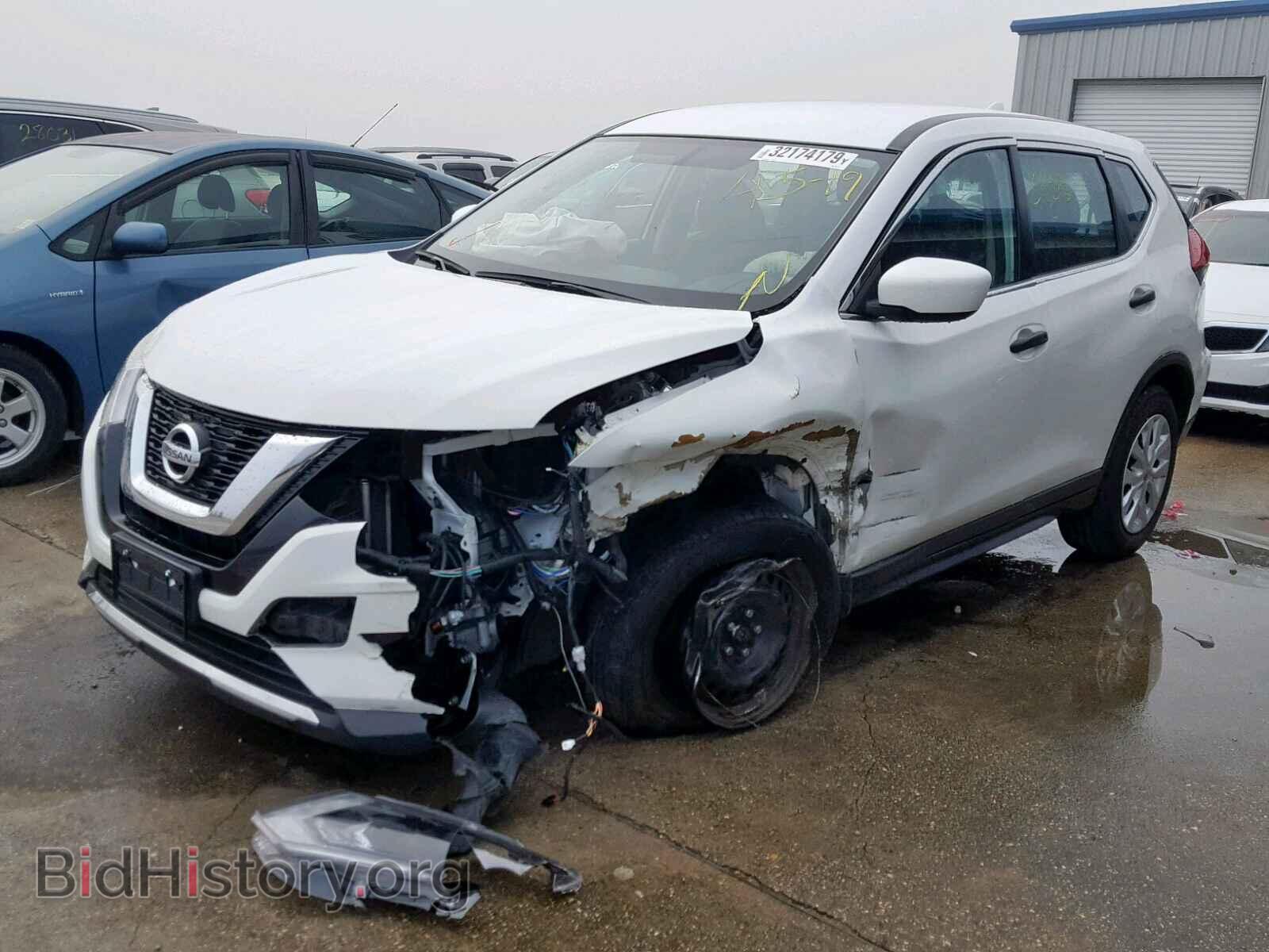 2017 NISSAN ROGUE S - VIN: KNMAT2MV2HP549702 - Фото 2