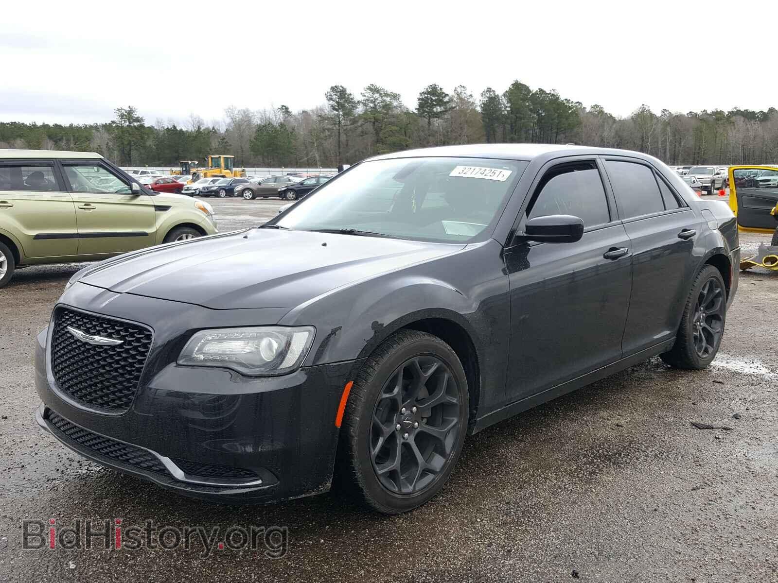 2019 CHRYSLER 300 - VIN: 2C3CCAAG9KH683065 - Фото 2