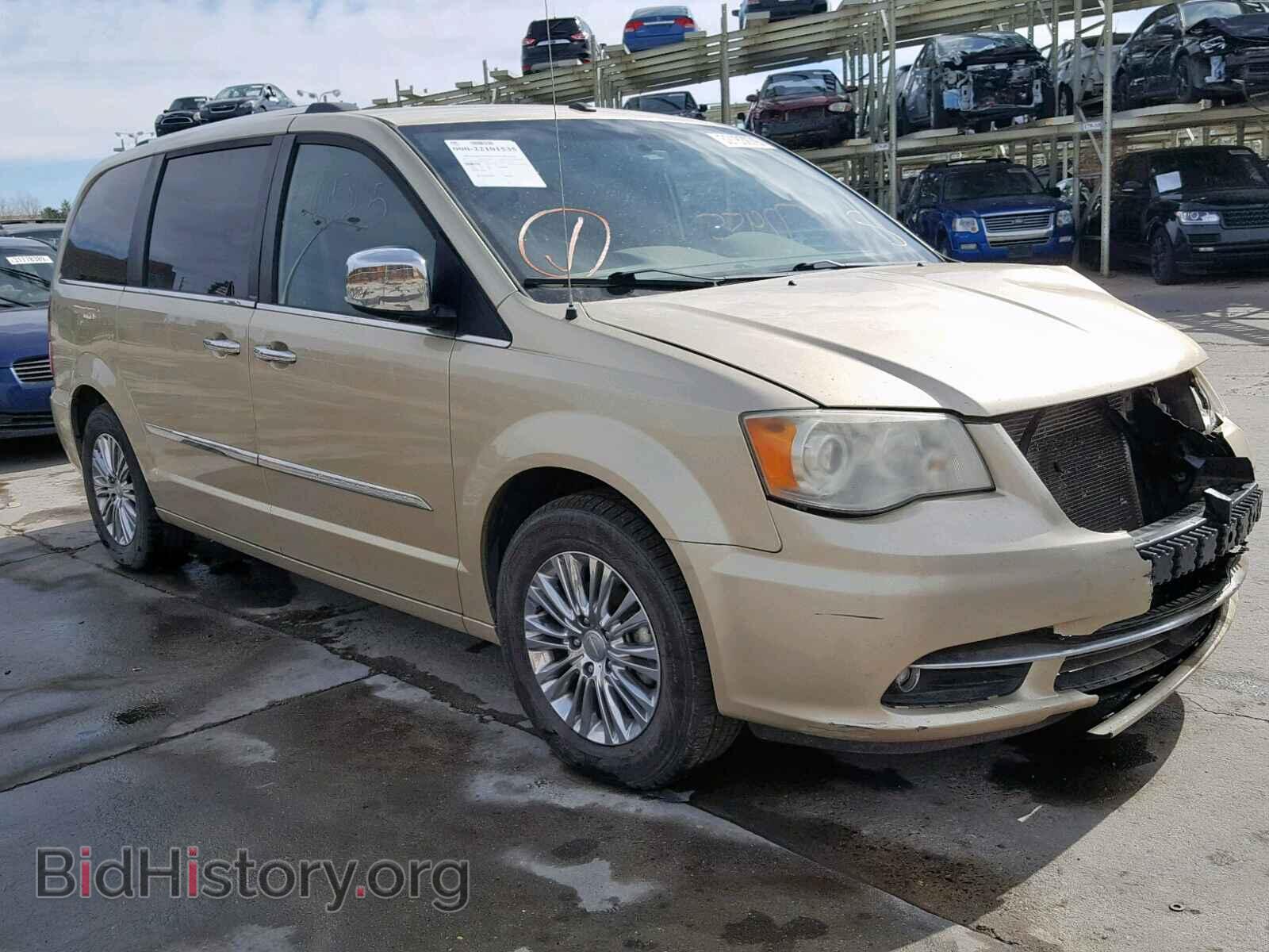 Photo 2A4RR6DG8BR681972 - CHRYSLER TOWN & COU 2011
