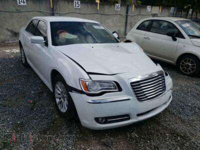 2013 Chrysler 300, white — VIN 2C3CCAAG3DH556637, Copart