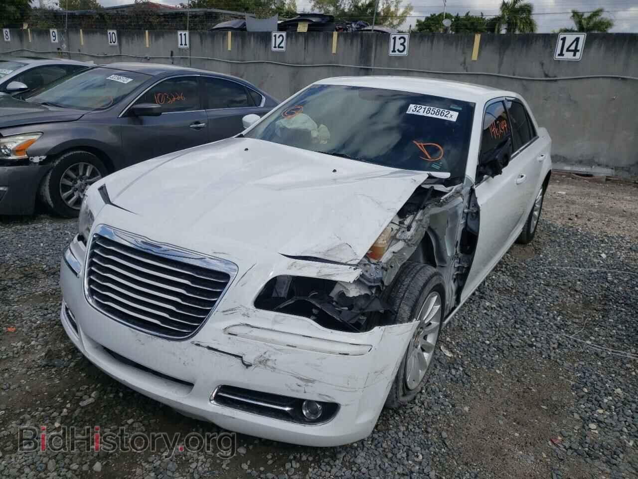 2013 CHRYSLER 300 - VIN: 2C3CCAAG3DH556637 - Фото 2