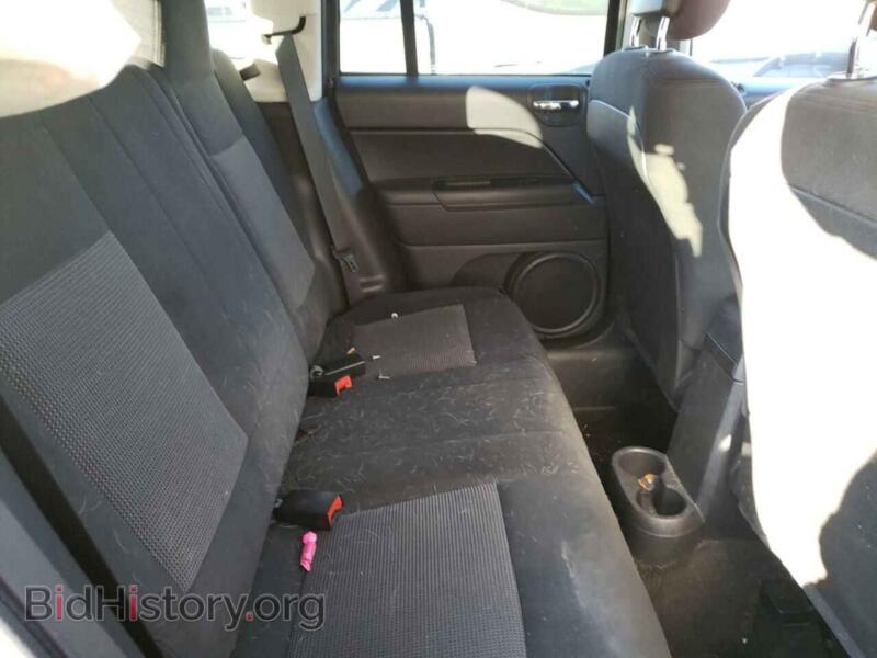 2014 Jeep COMPASS (VIN 1C4NJCBA4ED843631) — photo 6 of 10
