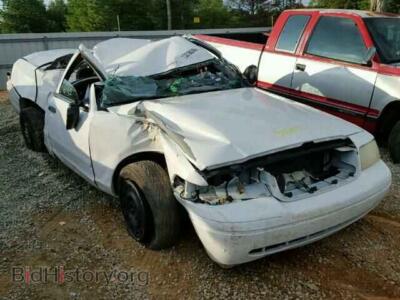 2003 Ford CROWN VIC, белый — VIN 2FAFP71W23X208247, Copart