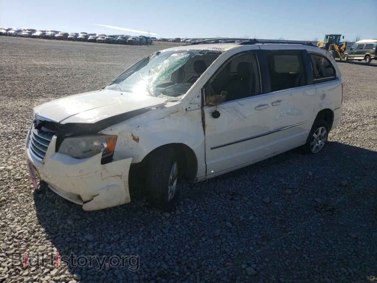 2009 CHRYSLER MINIVAN - VIN: 2A8HR54149R657789 - Фото 2