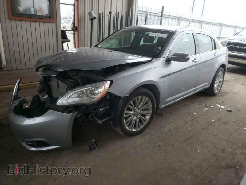 2013 Chrysler 200 (VIN 1C3CCBCG7DN610113) — фото 2 из 10