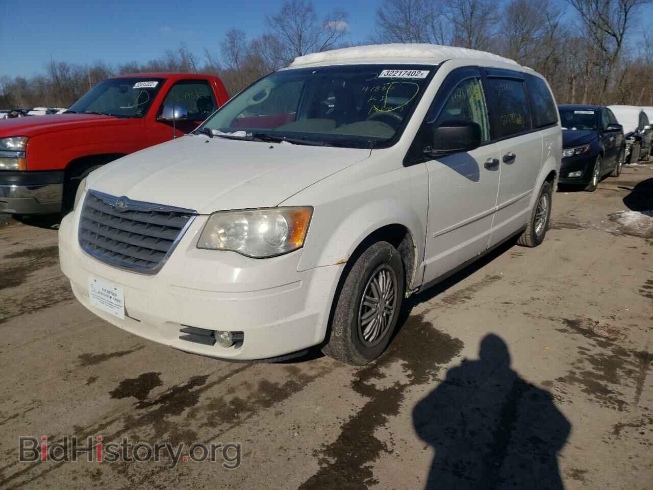 2008 CHRYSLER TOWN & C - VIN: 2A8HR44H48R841880 - Фото 2