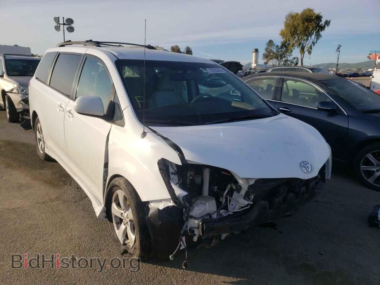 Фотография 5TDKK3DC0BS037722 - TOYOTA SIENNA 2011