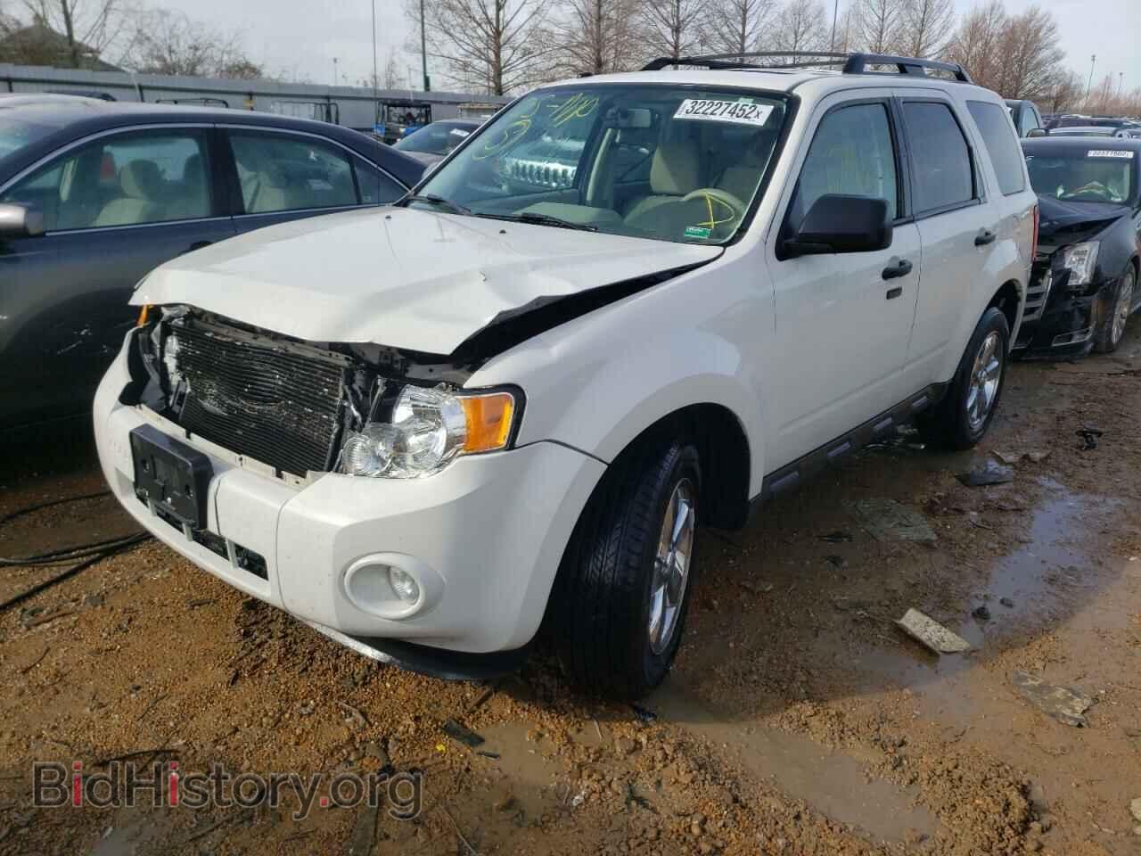 2011 FORD ESCAPE - VIN: 1FMCU0D73BKA55800 - Фото 2