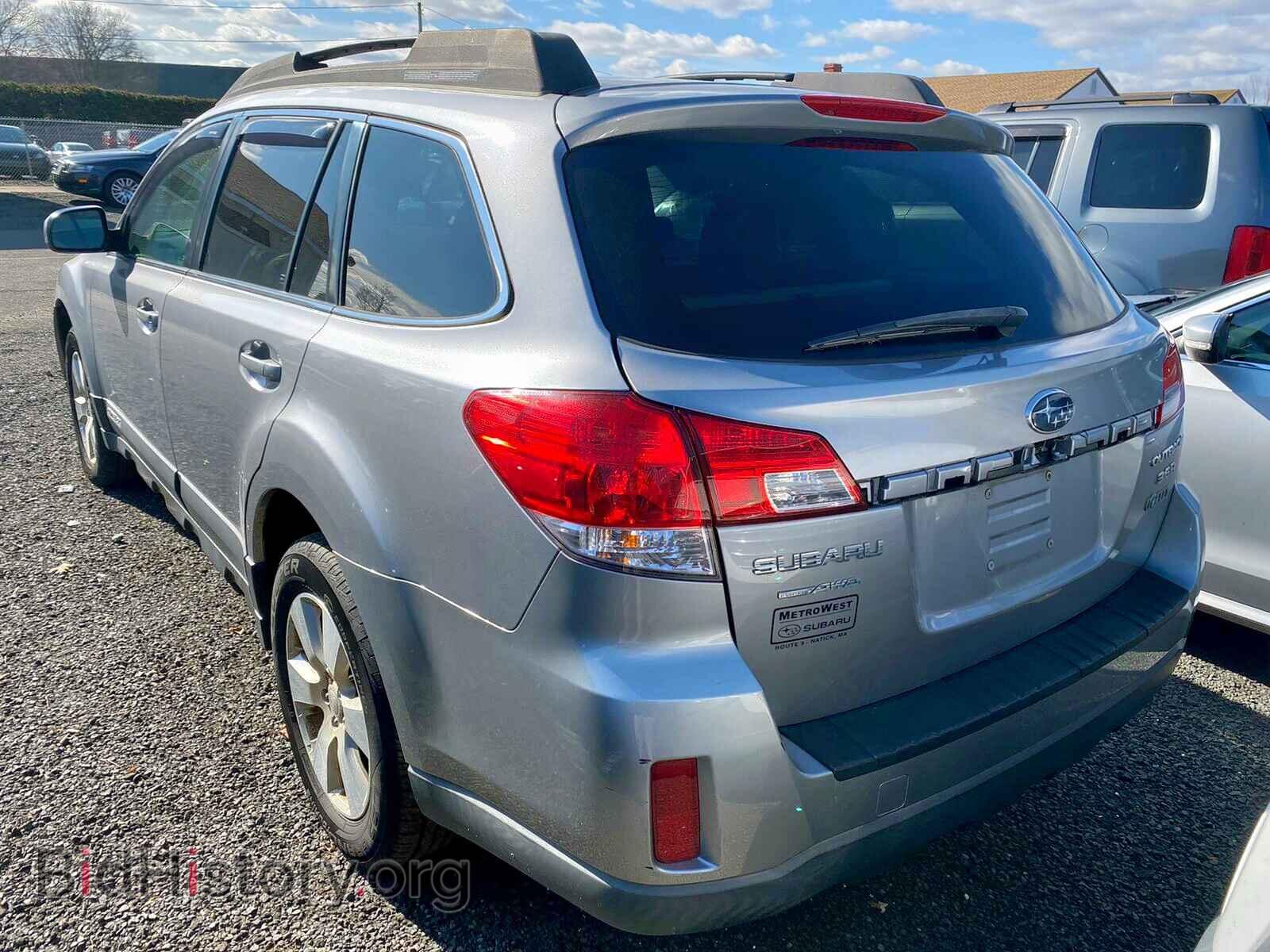 2010 SUBARU OUTBACK - VIN: 4S4BRDKC2A2338580 - Photo 4