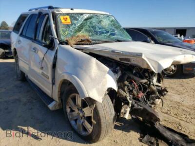 2007 Ford EXPEDITION, white — VIN 1FMFU19547LA67613, Copart