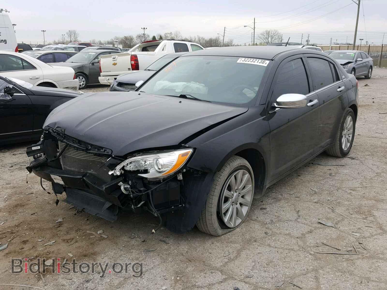 2013 CHRYSLER 200 - VIN: 1C3CCBCG9DN747134 - Фото 2