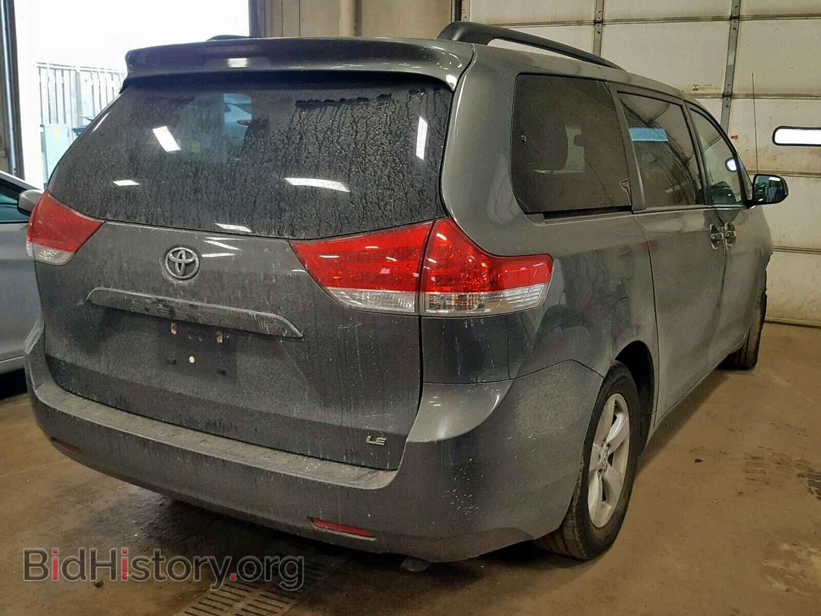 2013 TOYOTA SIENNA LE - VIN: 5TDKK3DC8DS283159 - Фото 4