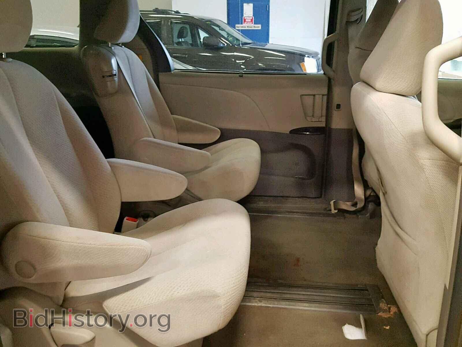 2013 TOYOTA SIENNA LE - VIN: 5TDKK3DC8DS283159 - Фото 6