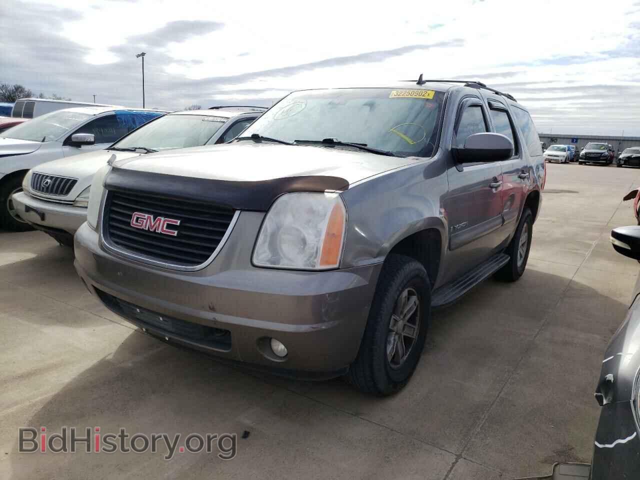 2009 GMC YUKON - VIN: 1GKFC23009R205193 - Photo 2