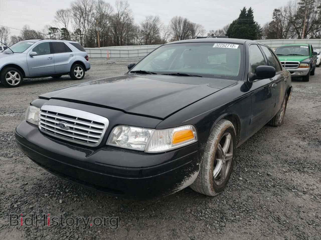 2011 FORD CROWN VIC - VIN: 2FABP7EV1BX136147 - Фото 2