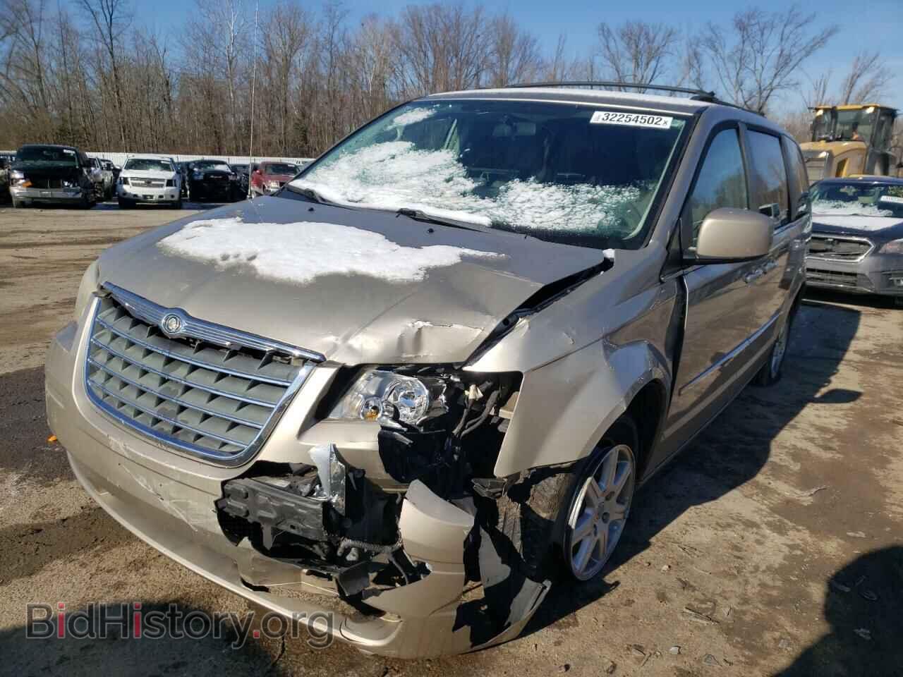 2009 CHRYSLER MINIVAN - VIN: 2A8HR54179R592243 - Фото 2
