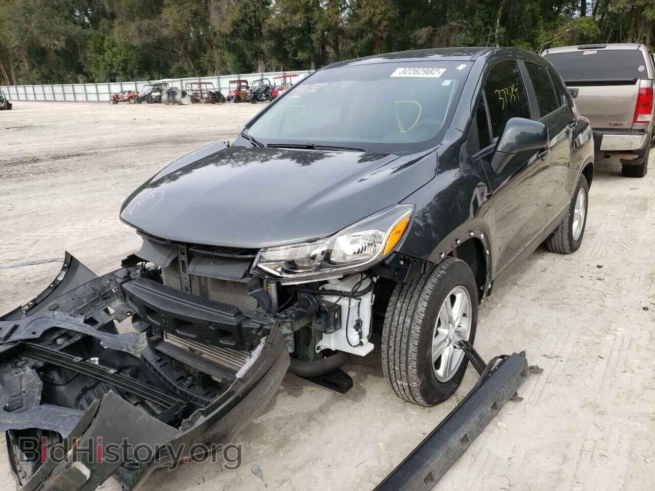 2020 CHEVROLET TRAX - VIN: 3GNCJKSB2LL166023 - Фото 2