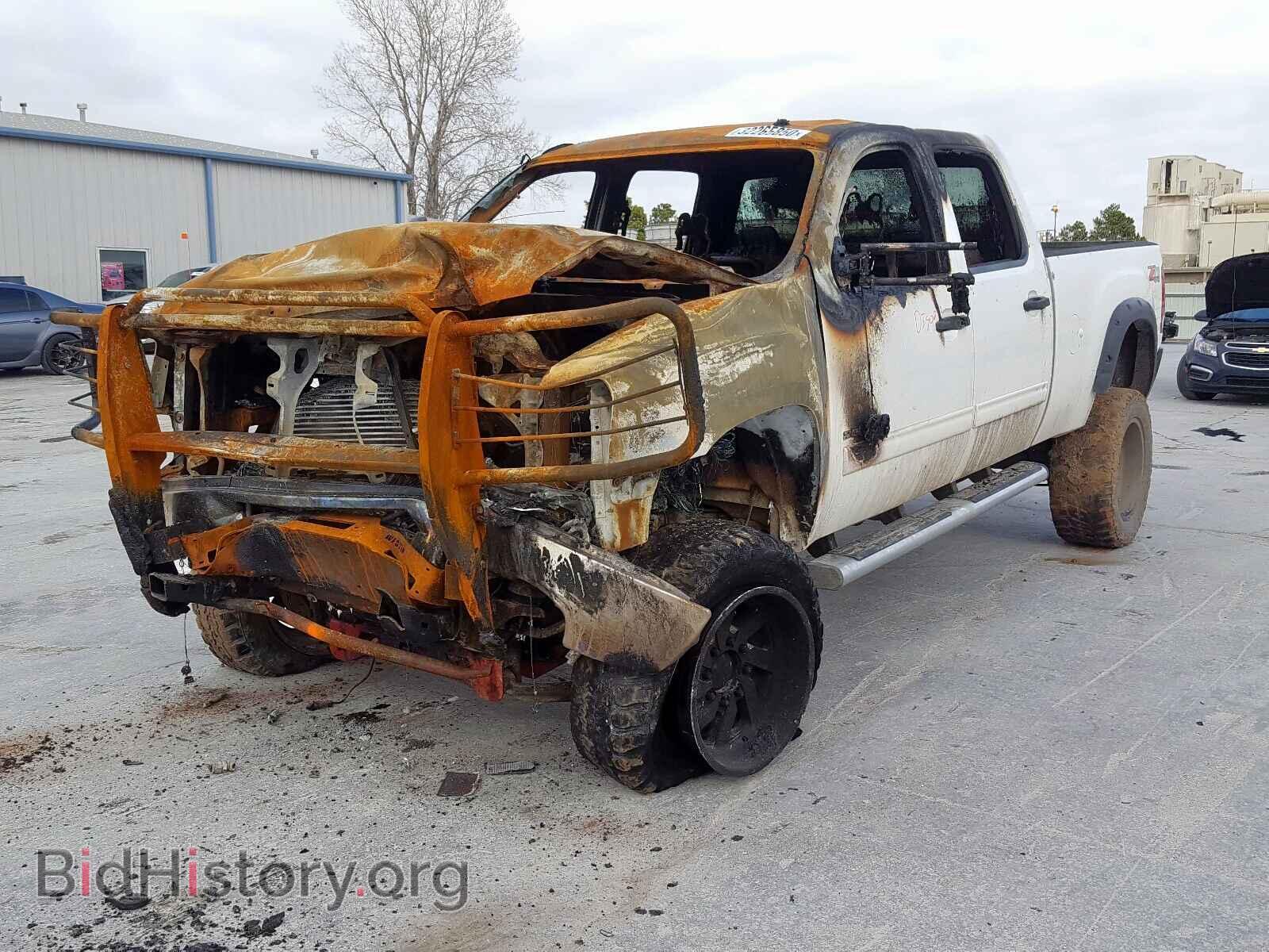 2011 GMC SIERRA - VIN: 1GT120C85BF128539 - Фото 2