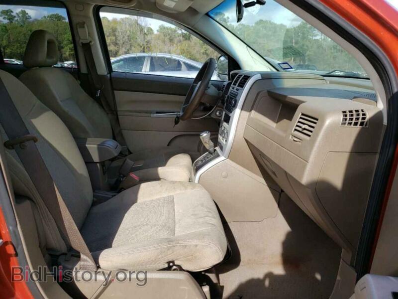 2008 Jeep COMPASS (VIN 1J8FT47068D570466) — фото 5 из 10