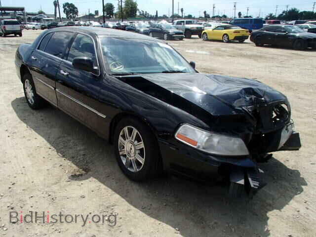 Photo 2LNHM84W58X660077 - LINCOLN TOWNCAR 2008