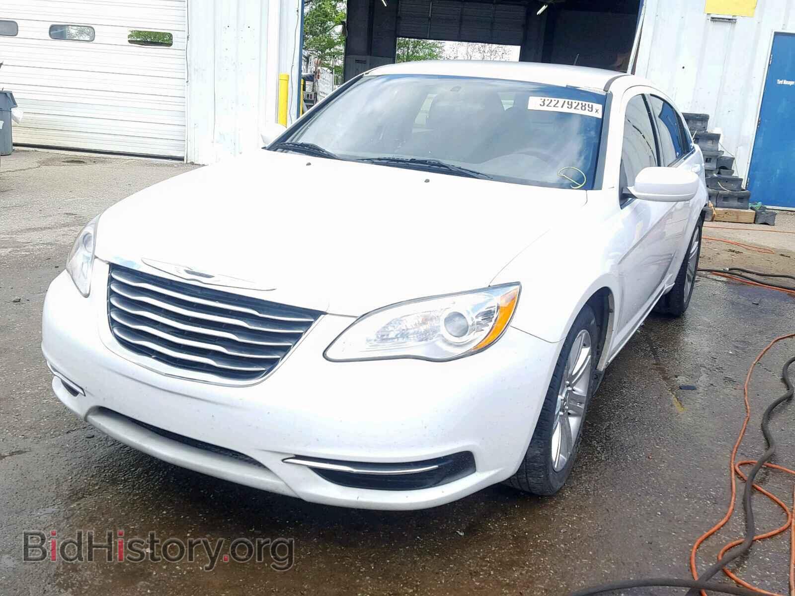 2013 CHRYSLER 200 - VIN: 1C3CCBAB7DN698295 - Photo 2