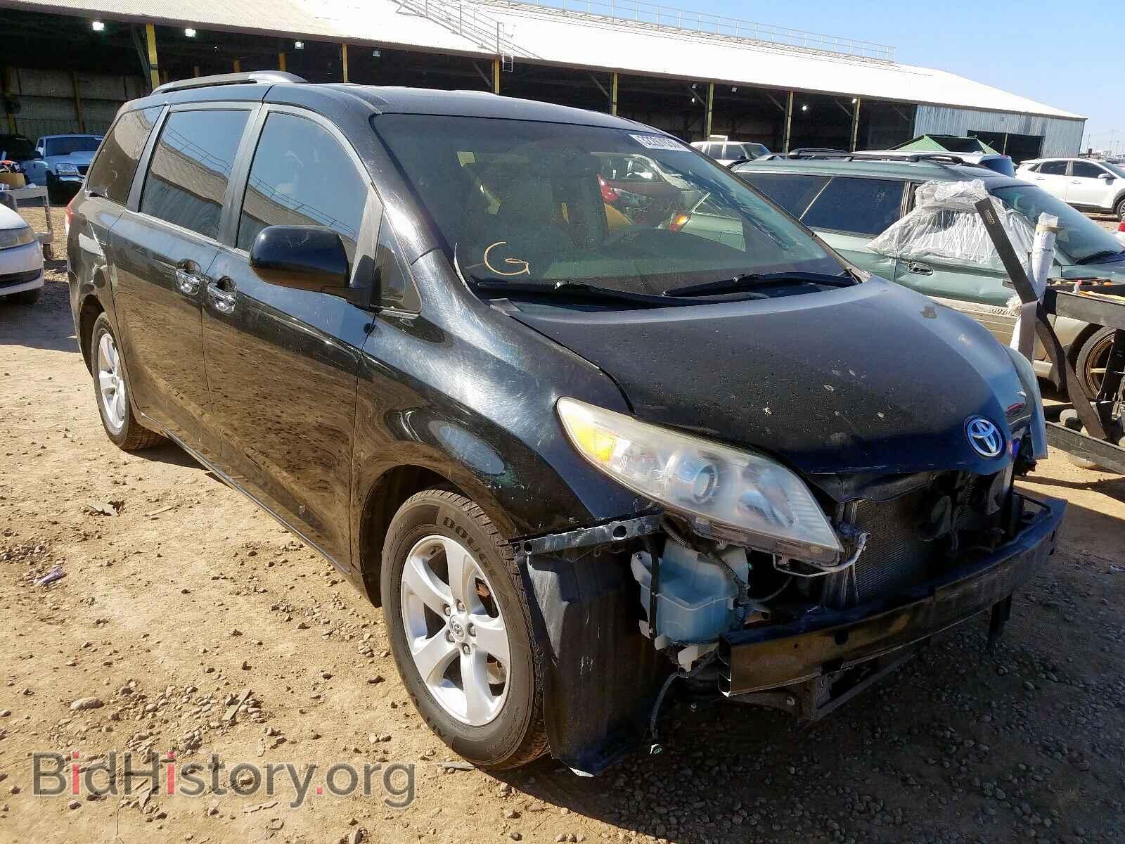Photo 5TDYK3DC1BS067841 - TOYOTA SIENNA 2011