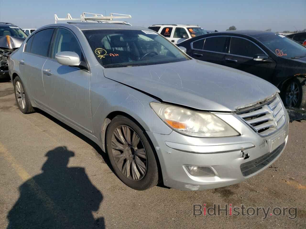 Photo KMHGC46EX9U018636 - HYUNDAI GENESIS 2009