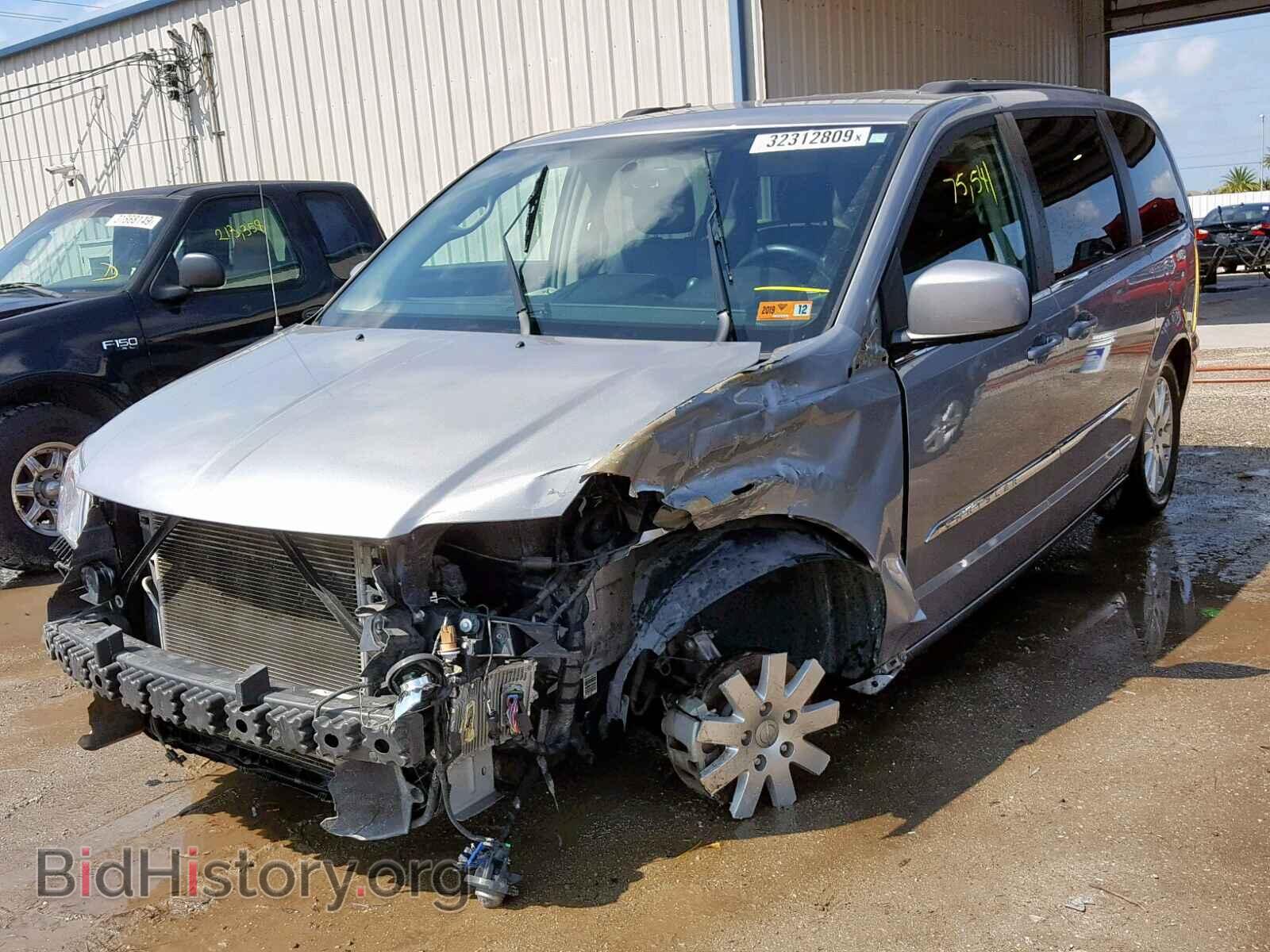 2015 CHRYSLER TOWN & COU - VIN: 2C4RC1BG2FR552306 - Фото 2