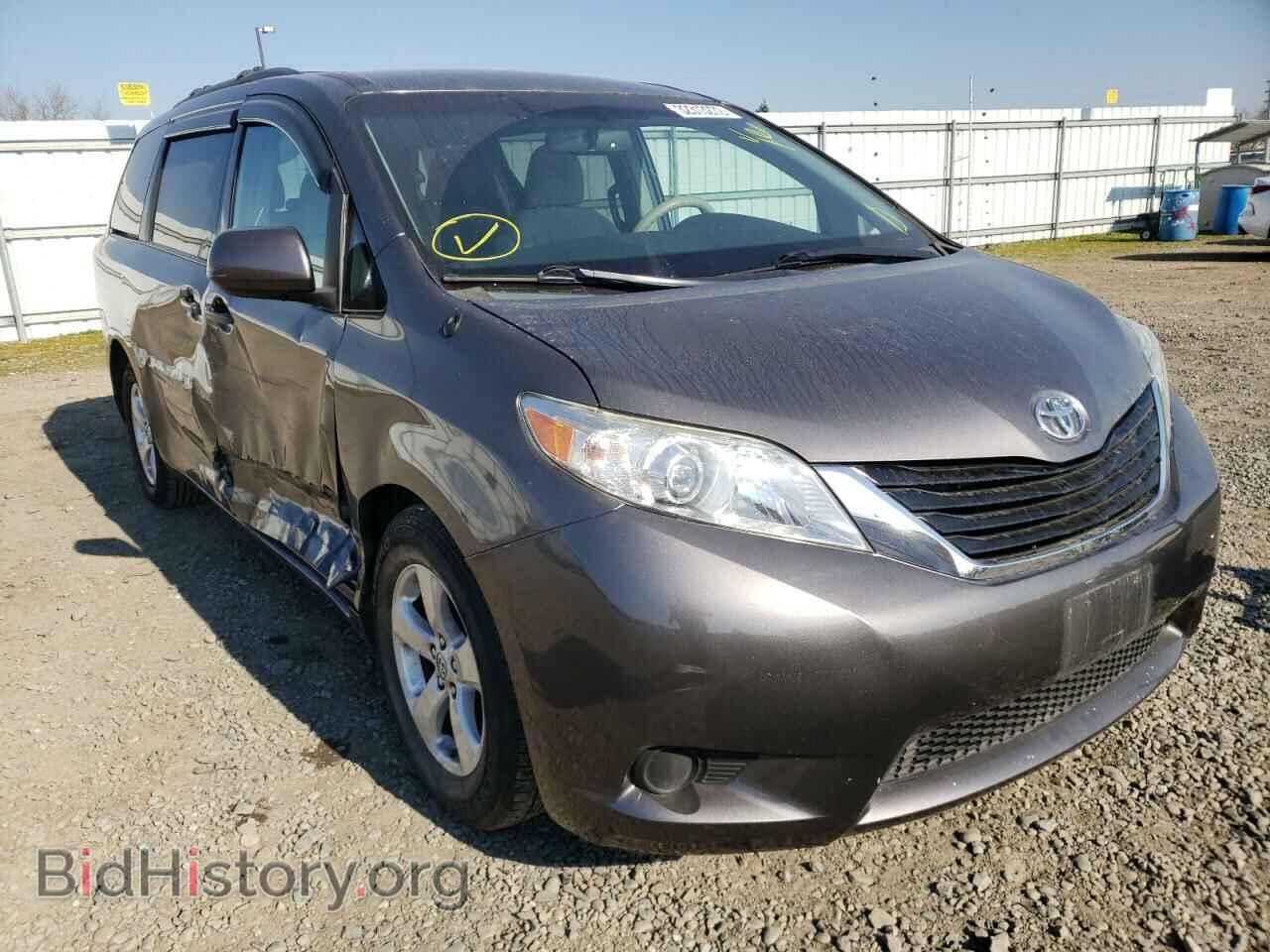 Photo 5TDKK3DC3DS301437 - TOYOTA SIENNA 2013