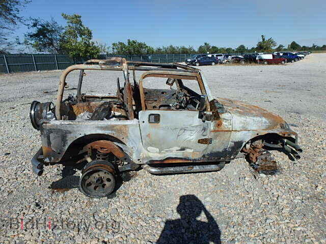 2000 JEEP WRANGLER - VIN: 1J4FA49S3YP757328 - Фото 9
