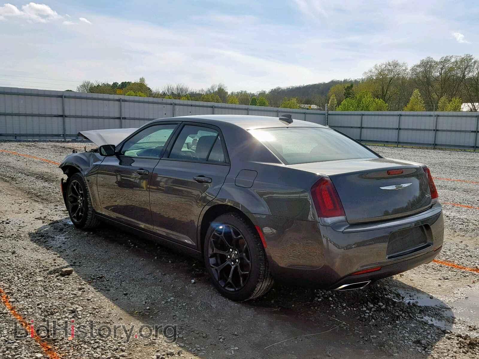 2019 CHRYSLER 300 - VIN: 2C3CCABG0KH516415 - Фото 3