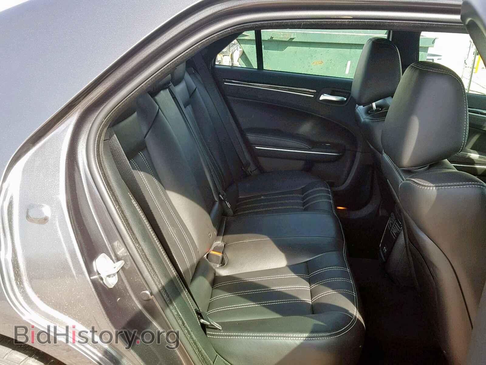 2019 CHRYSLER 300 - VIN: 2C3CCABG0KH516415 - Фото 6