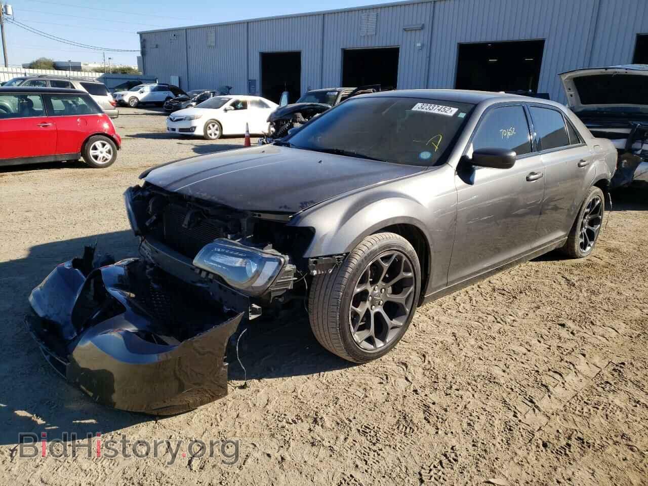 2019 CHRYSLER 300 - VIN: 2C3CCABG9KH686708 - Фото 2