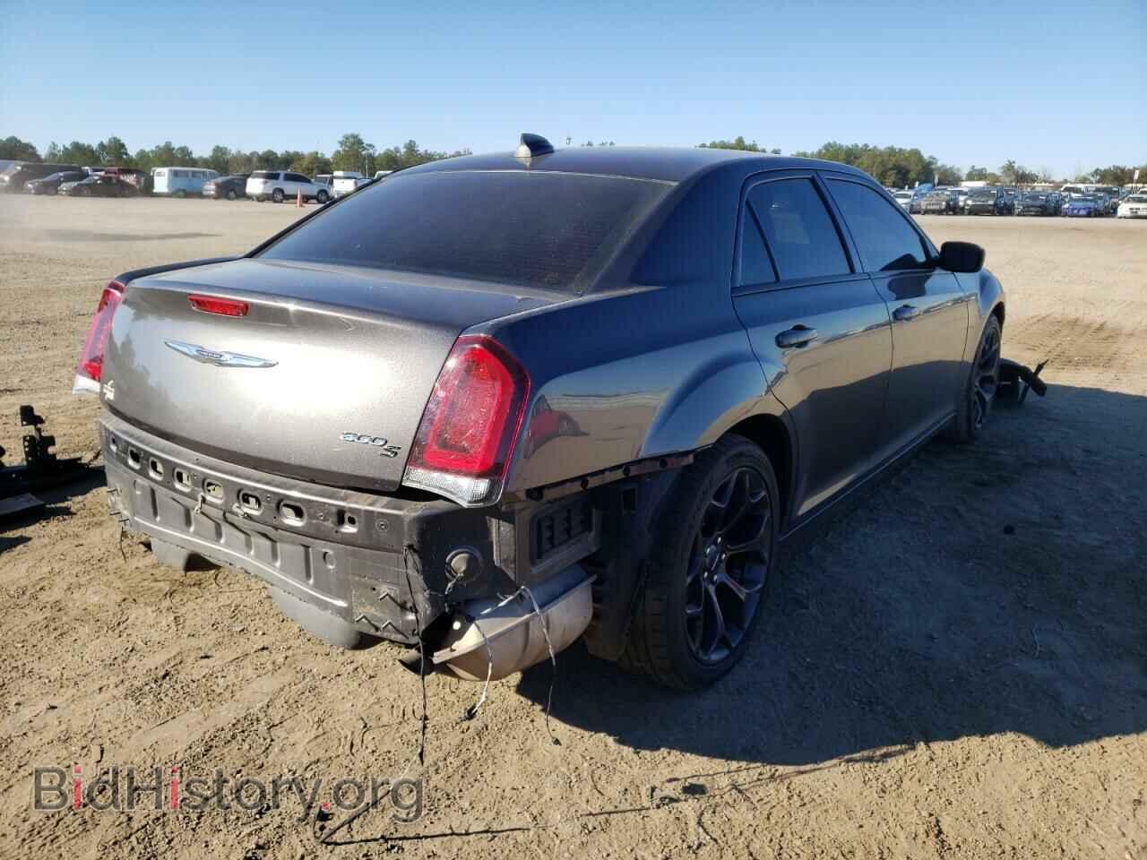 2019 CHRYSLER 300 - VIN: 2C3CCABG9KH686708 - Фото 4