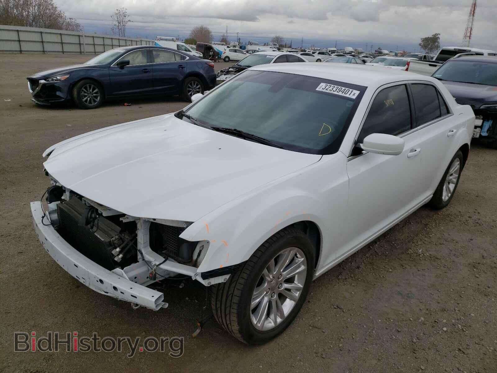 2017 CHRYSLER 300 - VIN: 2C3CCAAG4HH593881 - Фото 2